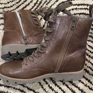 VIONIC Lani water repellent bootie